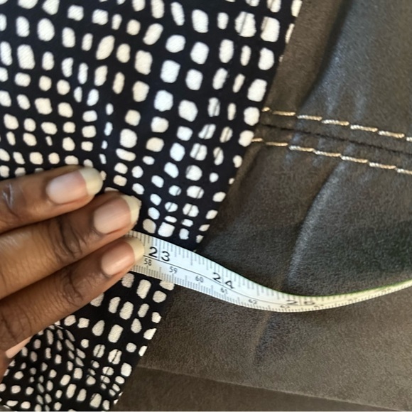 MELLODAY Black White Printed Boxy Blouse Cuff Sleeve Medium NWT Business Office - Picture 10 of 10